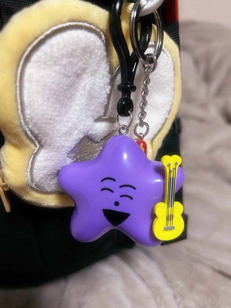 pot_mori's tweet photo. 欲しかったメカミさんのヒトデちゃんラスイチでゲットできたのでうれしくてるんるんでカバンにつけました₍ᐡ⸝⸝••⸝⸝ᐡ₎♥️
個人的に💩をもってるやつがほしかったのだけど出会えてゲットできただけでもうハッピーでメインのパープルでたしラスイチだしで大切にする!!私も猫万歳!
#MEKAMEE https://t.co/k2UCznf7bE