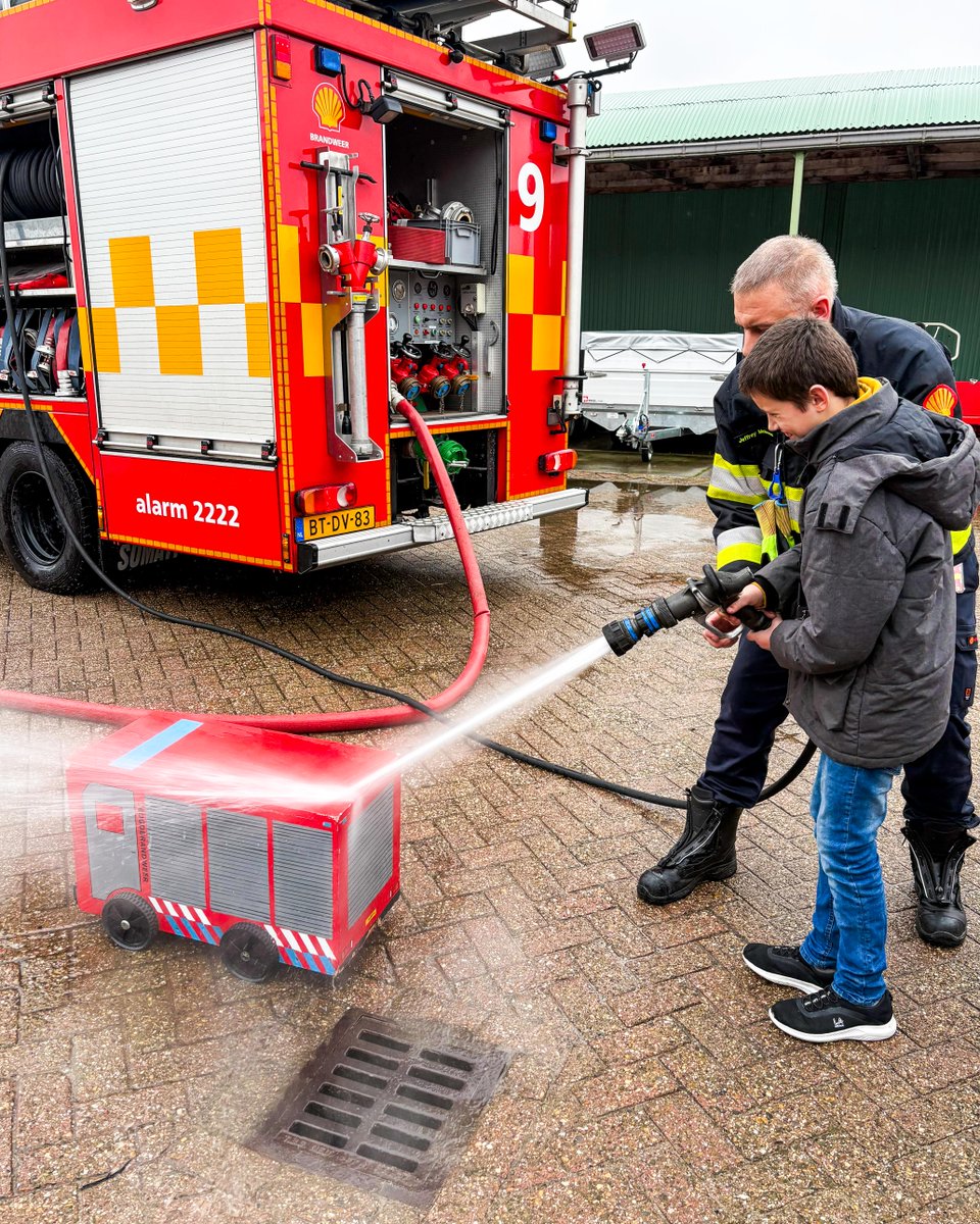 Shell Moerdijk tweet media