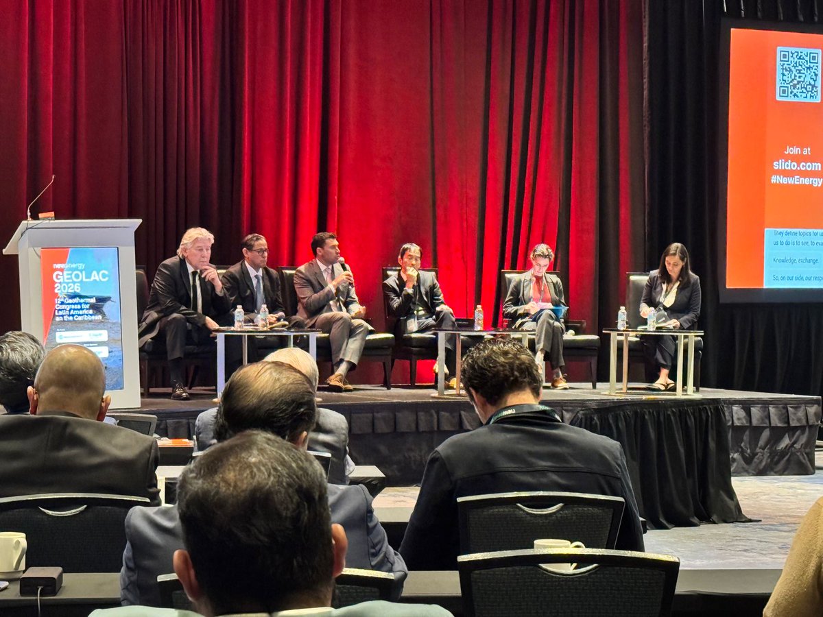 OLACDEORG's tweet photo. #OLACDE en #GEOLAC2026
La Ciudad de México reunió a líderes, especialistas y entidades internacionales durante GEOLAC 2026, el principal punto de encuentro del mercado geotérmico de #AméricaLatina y el #Caribe, coorganizado por el Banco Mundial @BancoMundial y #ESMAP. Más de 250 profesionales del sector se congregaron para avanzar en el despliegue de la geotermia en la región.
En este espacio, Gastón Siroit @gastonsiroit, Asesor Técnico de #OLACDE, intervino en el panel “How do we unlock Early Stage Finance for LAC Geothermal? The Path to Bankability”, subrayando la importancia de fortalecer la articulación regional y el apoyo directo a los países. Destacó que OLACDE acompaña las decisiones nacionales mediante solicitudes formales anuales, promoviendo grupos de trabajo que abordan financiamiento, conocimiento y espacios de intercambio técnico.
Su participación remarcó que la organización mantiene una postura tecnológicamente neutral y enfocada en una transición energética justa, destacando el rol de la geotermia en la firmeza del sistema y la necesidad de explorar múltiples soluciones de almacenamiento más allá de las baterías. Invitó a los países y actores del sector a apoyarse mutuamente para ampliar oportunidades, replicar experiencias exitosas y fortalecer la cooperación regional.⚡🌎
@WBG_Energy
@BancoMundialLAC
@exergyorc
#OLACDE #Geotermia #GEOLAC2026 #EnergíaSostenible #TransiciónEnergética #AméricaLatina #EnergíaLimpia
#OLACDE at #GEOLAC2026
Mexico City brought together leaders, specialists, and international organizations during GEOLAC 2026, the leading meeting point for the geothermal market in Latin America and the Caribbean, co‑organized by the World Bank and ESMAP. More than 250 industry professionals gathered to advance geothermal deployment across the region.
In this space, Gastón Siroit, Technical Advisor at #OLACDE, participated in the panel “How do we unlock Early Stage Finance for LAC Geothermal? The Path to Bankability,” emphasizing the importance of strengthening regional coordination and direct support to countries. He highlighted that OLACDE supports national decision‑making through formal annual requests, promoting working groups that address financing, knowledge sharing, and technical exchange.
His intervention underscored that the organization maintains a technologically neutral stance and is committed to a just energy transition, noting the role of geothermal energy in system firmness and the need to explore multiple storage solutions beyond batteries. He encouraged countries and sector actors to support one another to expand opportunities, replicate successful experiences, and strengthen regional cooperation. ⚡🌎
#OLACDE #GeothermalEnergy #GEOLAC2026 #SustainableEnergy #EnergyTransition #LatinAmerica #CleanEnergy