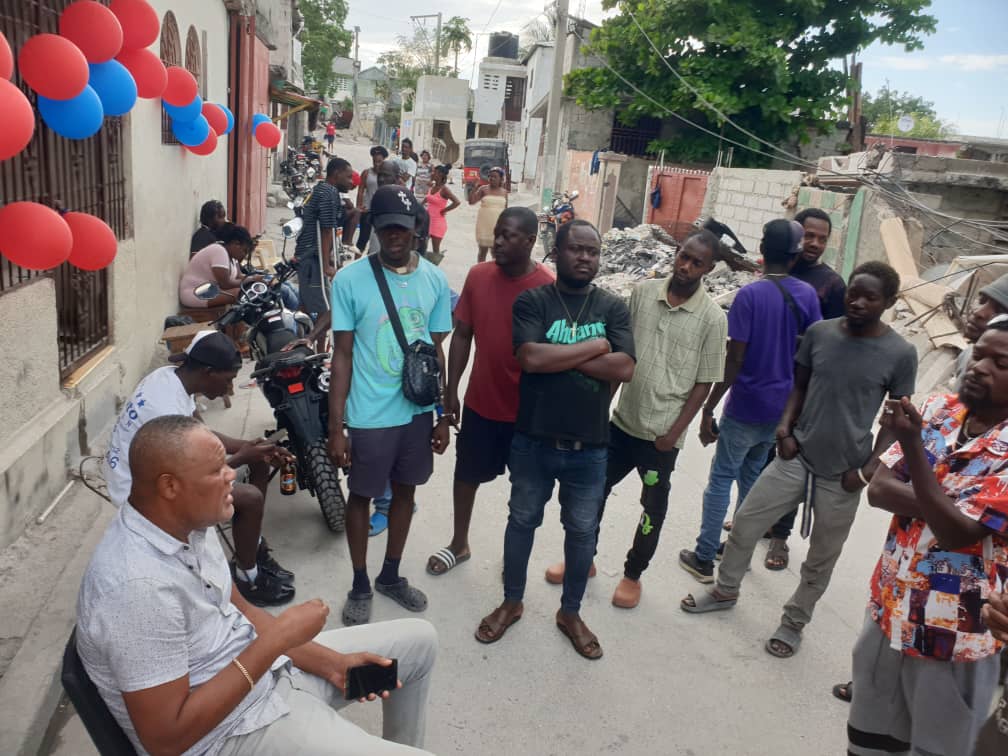 FenelThanis's tweet photo. Mwen te kontan chalere sa moun Dèlma 19 te banm jedi aprè midi 12 fev 2026 la, nan kad mache kontre Biwo Politik Ansyen Depite Jean Fenel THANIS ap fè fas ak sitiyasyon gouvènans peyi a ak yon premye minis defakto revoke ki se Alix Didier Fils-Aimé.
Batay pou Bisefal li ye ! https://t.co/Nu0qnc4N6w