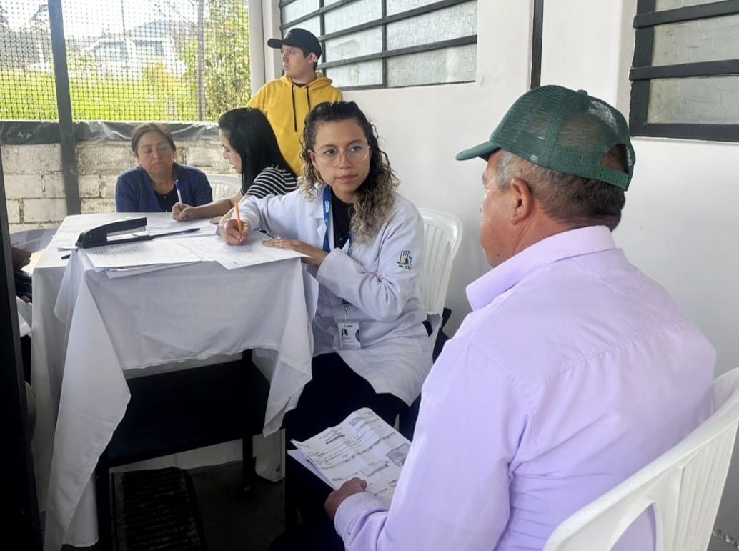 IESS_Loja's tweet photo. En el Dispensario Tablón 1 se verificó infraestructura, abastecimiento de medicación 💊 y calidad de los servicios de salud 🩺

✅ La acción garantiza una atención oportuna y digna para la comunidad, bajo un enfoque de Atención Primaria de Salud. https://t.co/zCGlO1oxA5