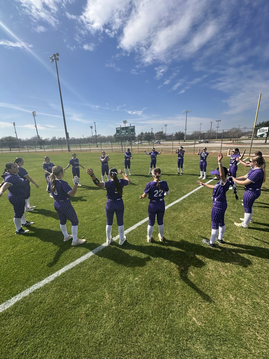 ThrallSoftball's tweet photo. Thrall Tigerettes warming  up before kicking  
off the NFCA Leadoff Classic in College Station! Let’s Go Ladies!!!! #outworkoutplay @leadoffclassic @NFCAorg @ThrallAthletics https://t.co/DR809hQObM