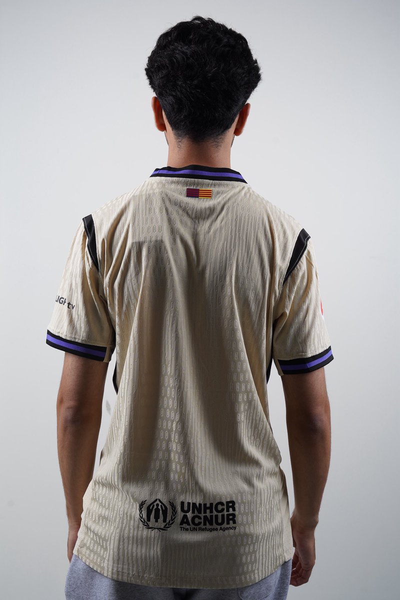 GoalGalaxyStore's tweet photo. لا تفوتكم الخامة الفخمة للتيشيرتين ⚽️ 

اطلب الآن ب٦٩ ريال فقط وتوصيل لباب بيتك 🛒

#اتلتيكو_برشلونه #كأس_الملك https://t.co/gVjvnQgfMg