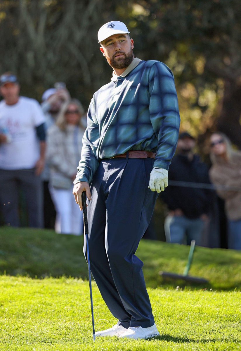 traviskelce_fan's tweet photo. Travis at the AT&amp;T Pebble Beach Pro-Am https://t.co/J89IS9GYA9