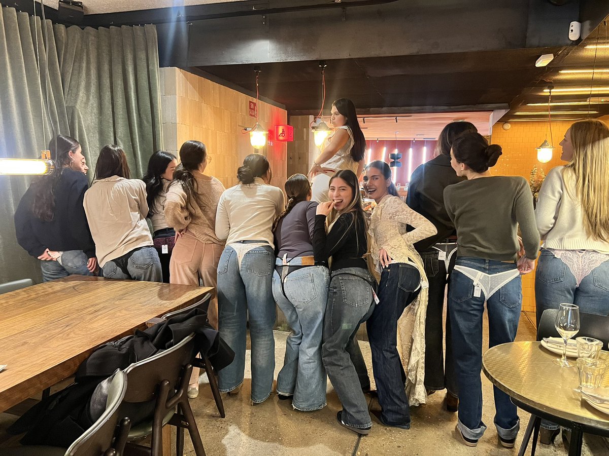 Con mis amigas hicimos un intercambio de tangas (irónicas) por valentines y fue el mejor plan del mundo. Recomiendo 100%