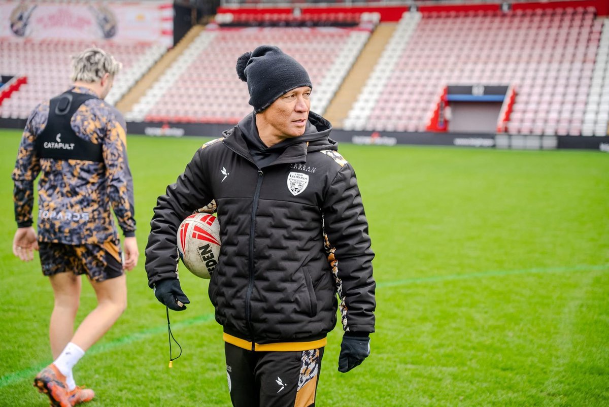 ❄️ Cold sessions don’t stop the work.

Wrap up. Warm up. Get it done. 💪

From pitchside jackets to full training ranges, Debeau teamwear is built for winter sessions and big performances.

Clubs — get in touch to kit your squad out properly.

#DebeauPerformance #Teamwear