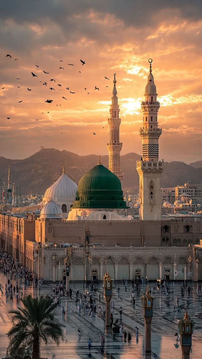 الميم؛  منه مُراد الله أوجدنا 

الحاء؛ منه حياة الروح من عدمِ 

وميمهُ الوسطى؛ قبل الدال تُعلمنا

 بأنه ﷺ المُلك والملكوت كلهم 

والدال ؛ دلّت على أنّ الوجود له
 وأنه خير الخلق كلهم.

ﷺ محمد ﷺ محمد ﷺ