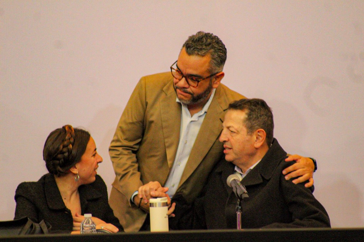 Fer_MercadoG's tweet photo. Un gusto coincidir con el Secretario Técnico, Mtro. Marco Antonio Michel Díaz; @quitodelarosa, Director General del #FESCDMX; así como con @Jualicra y @FadlalaAkabani, además grandes amigas y amigos que reencontramos.
#LaTransformaciónLlegó https://t.co/8Igv7jv4aC