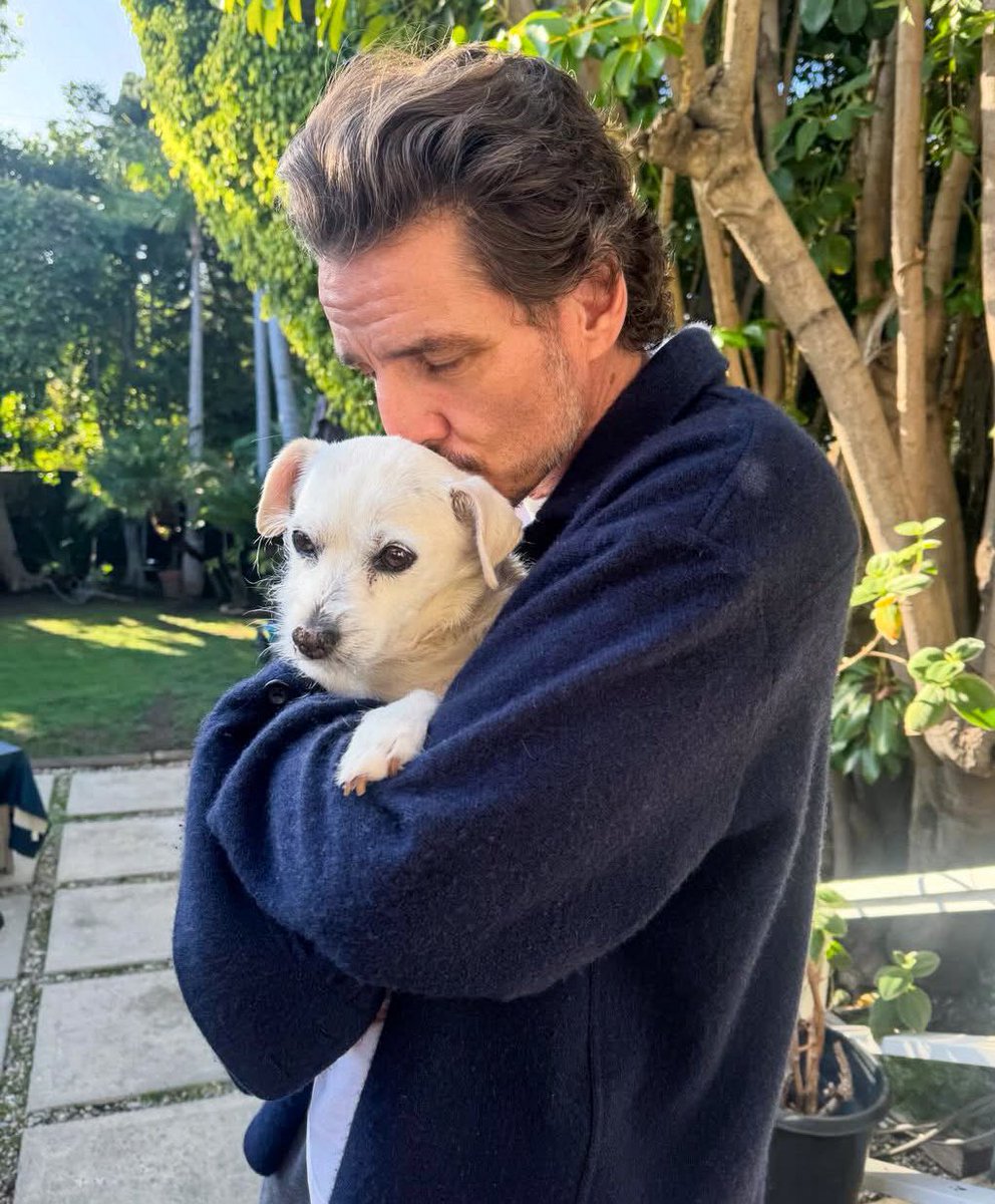 _filmcrave's tweet image. Pedro Pascal in newly shared photos. 📷