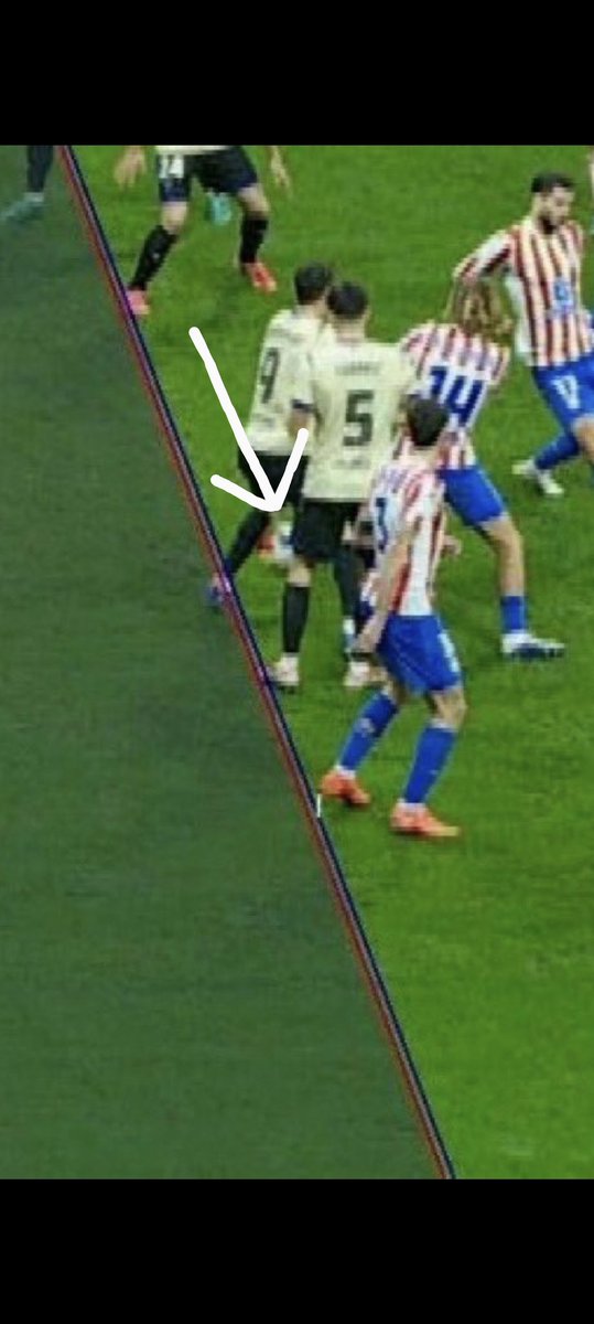 El balón está ahí, como puede ser fuera de juego?