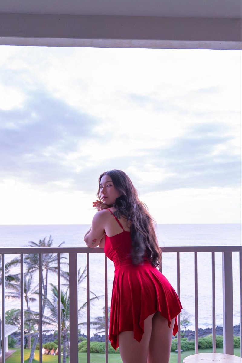 hidanieladai's tweet photo. Name one thing we could do on this balcony… https://t.co/Fwwco0hPQ5