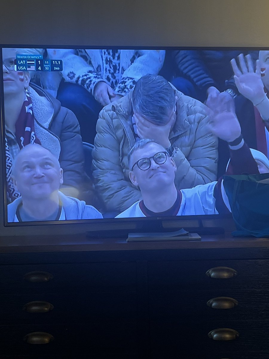 Hilarious crowd shot to close out the period