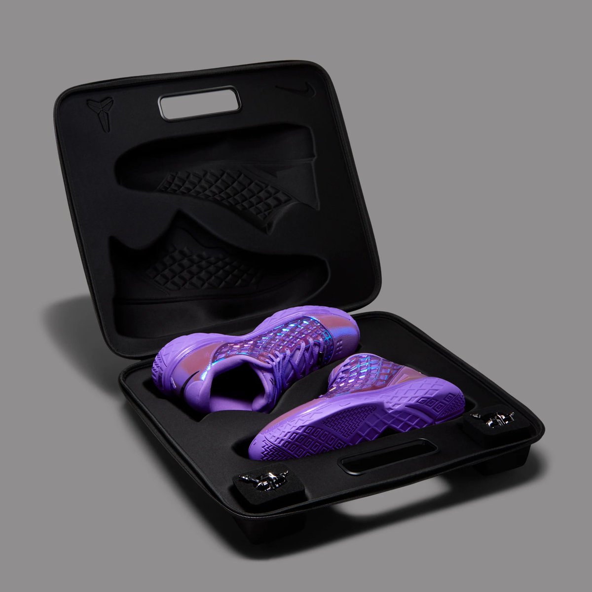 JustFreshKicks tweet media