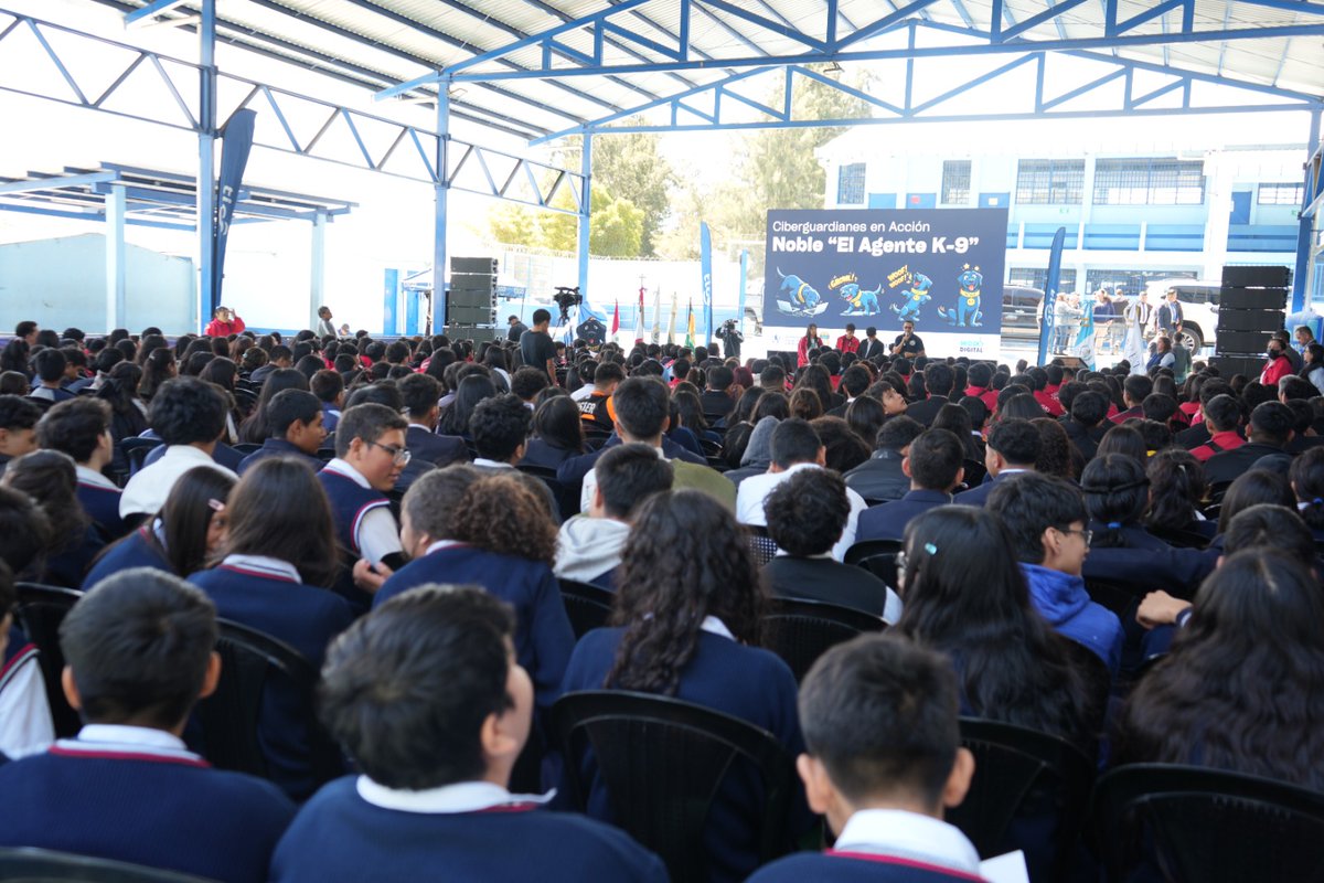 secretariasvet's tweet photo. ¡Conoce a Noble, nuestro ciberguardián de cuatro patas! 🐾📱

Durante la Convención Juvenil #ModoDigital, el binomio K9 sorprendió a todos con una demostración de rastreo de dispositivos electrónicos. La innovación y la seguridad se unen para proteger a nuestros jóvenes de los riesgos en la red.
Recuerda: ¡Tu seguridad digital es prioridad

@Tigo_GT  @SHEVAWORLD1  @unicefguatemala  

@ViceGuatemala 
@KarinHerreraVP