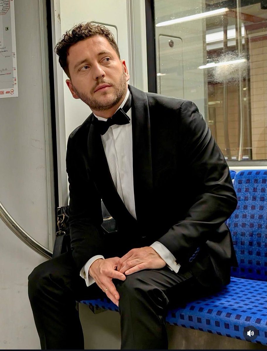 Es hat nur 3 Tage gebraucht, um das doppelte des Quorums zu erreichen! Jetzt muss sich der Bundestag mit der Petition zu #Reiche befassen. Danke <a href="/fbanaszak/">Felix Banaszak</a> und viel Spaß auf der #Berlinale.
Deine grüne Basis 🌻