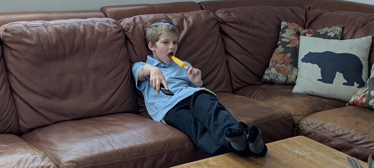 navanjr's tweet photo. He said he is too busy to go get the package https://t.co/emDCdSGP9f