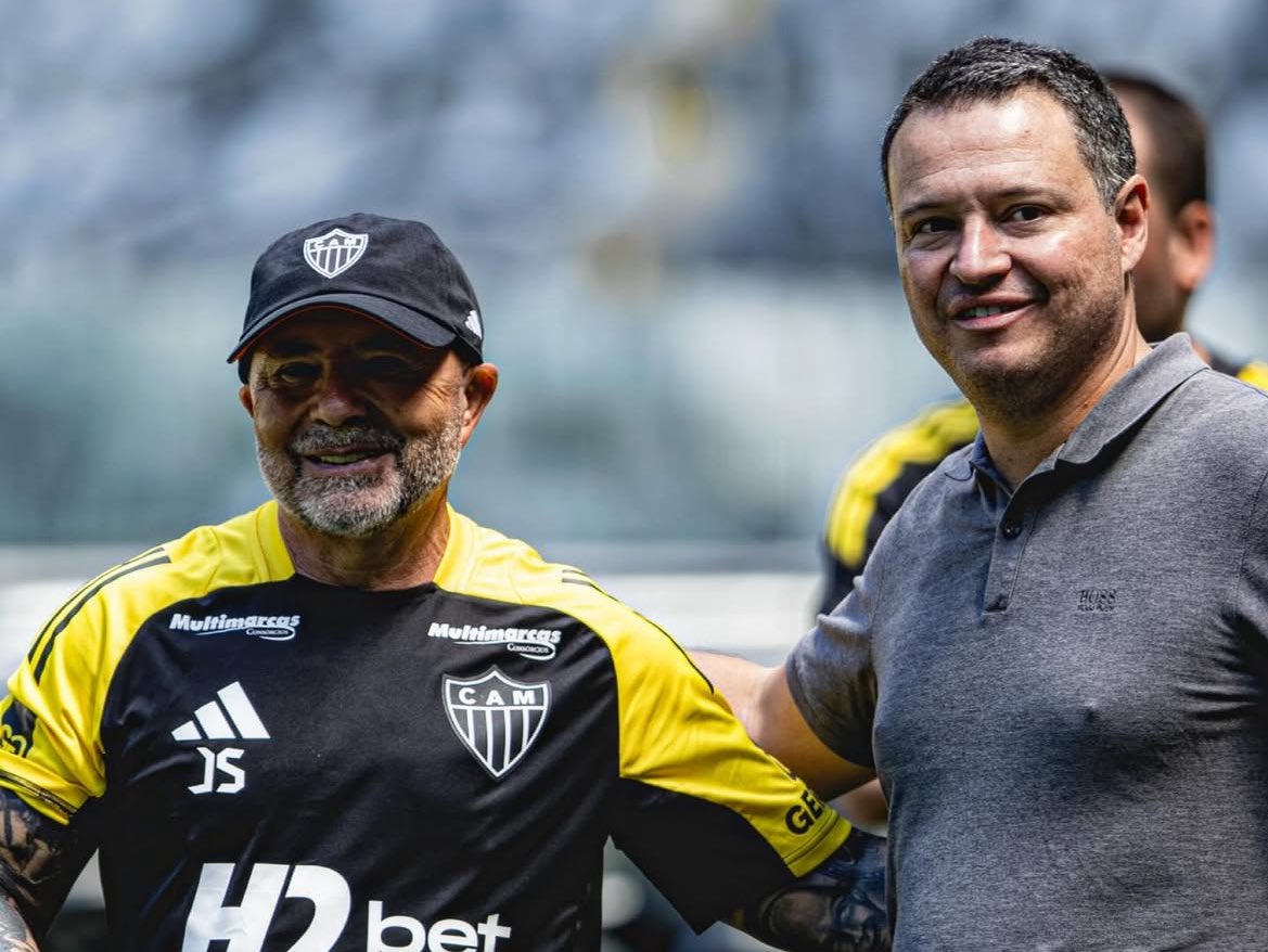 InfoGalo_'s tweet image. 🚨 A princípio, perfil de treinador desejado pelo Galo é de um técnico comportado, alinhado com o scout, CIGA, que jogue com o que tiver no elenco e sem muitos embates.

🗞️ Via @rmarques13
📸 Pedro Souza | Atlético