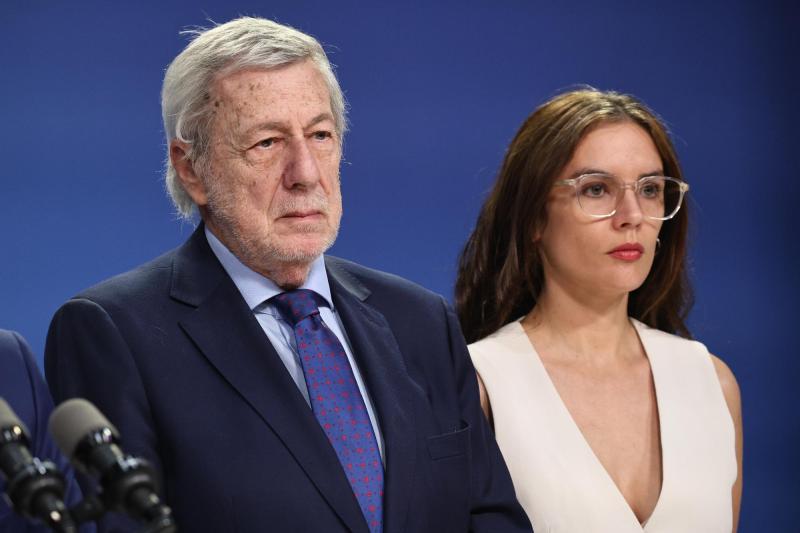 jorgeheinel's tweet photo. 1. DEBE CHILE AYUDAR A CUBA ? Debido al bloqeo y ahora al embargo petrolero de EEUU, la isla esta en crisis. El gobierno de Chile anuncio ayuda humanitaria.Dirigentes de la oposicion lo han criticado. Quien tiene la razon ? Abro hilo. @sebastian_gray @BorisYopo https://t.co/zyZAgQg53C