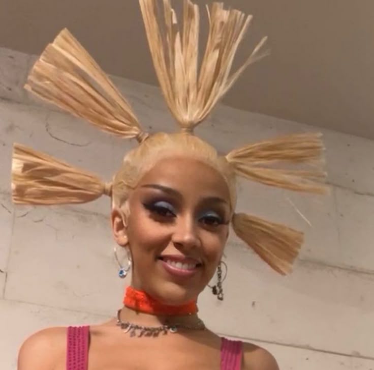 YA FALTA POCO PARA VER A MK MUJER, MI DOJA CAT SJWKWKWKWKWKW MI FUNADA
