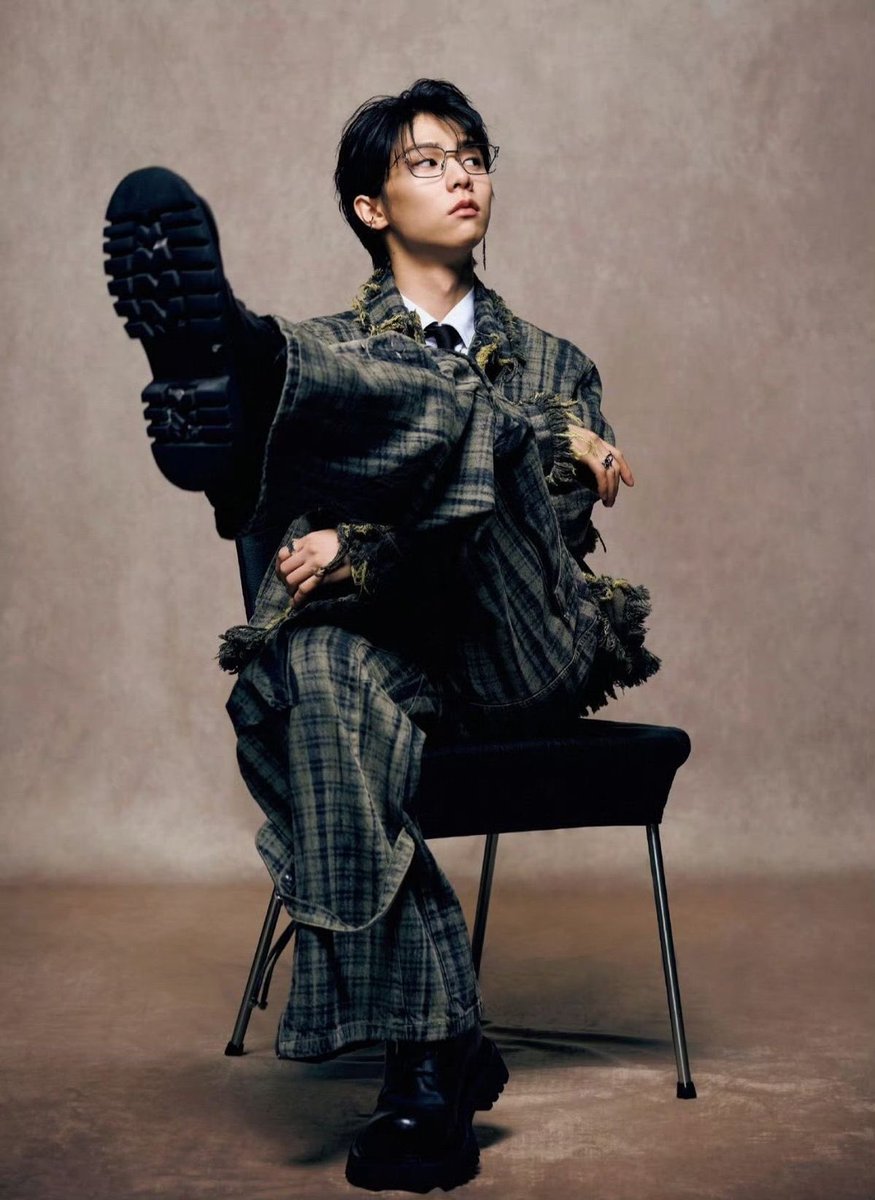 Anyone ever think about baekhyun and yuzuru? #noticing