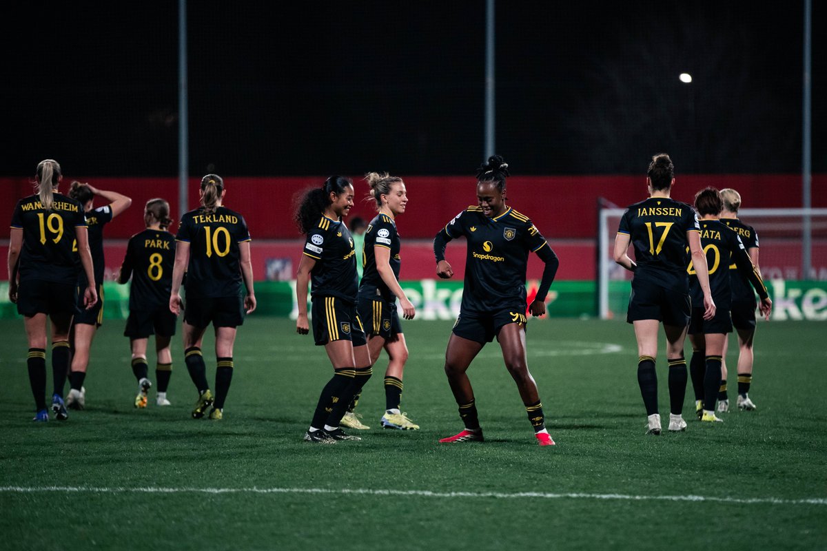 ManUtdWomen's tweet photo. That winning feeling 🤩💃 https://t.co/lp1X7RDN6x