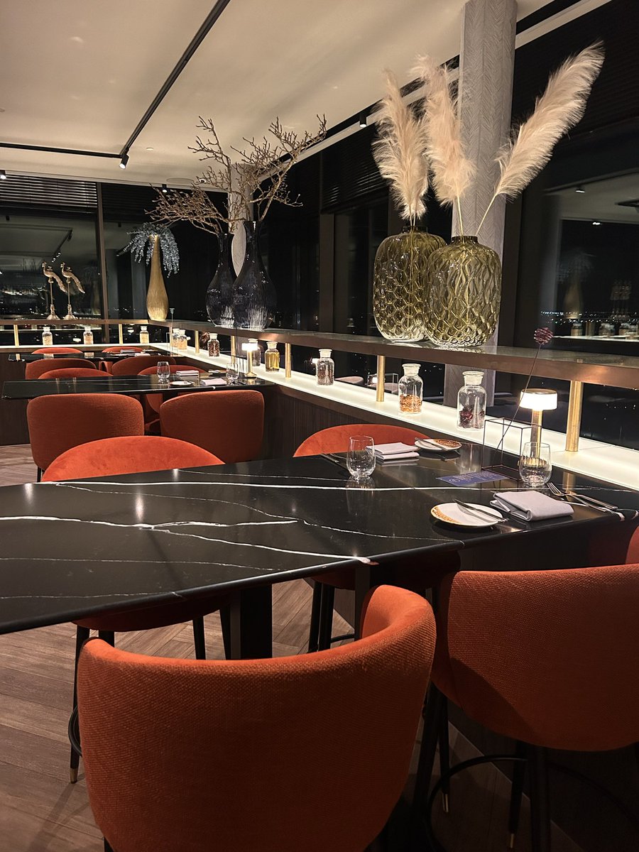 Heerlijk en stijlvol uit eten geweest bij Rooftop Restaurant 16th Schiedam met zus en moeder ❤️👍🏻😎