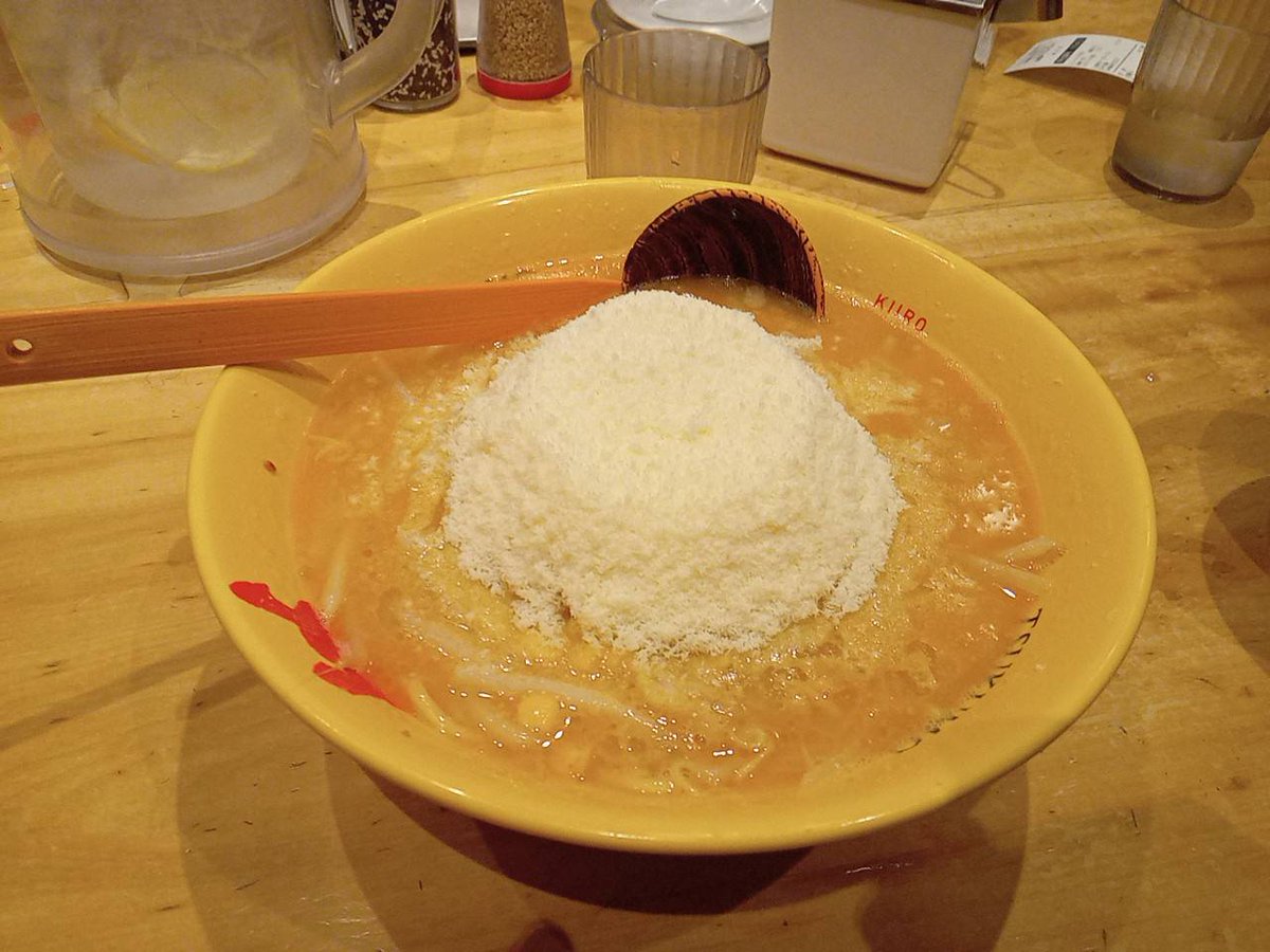チーズラーメンのチーズ量が想像を超えていたので
思わず写真を撮ってしまう
渋谷区恵比寿ですか、、、
どうりでOLが多い店だと思いました
ドカタのオッサン達が浮かれてるなと
思われなければ良いですけど😌