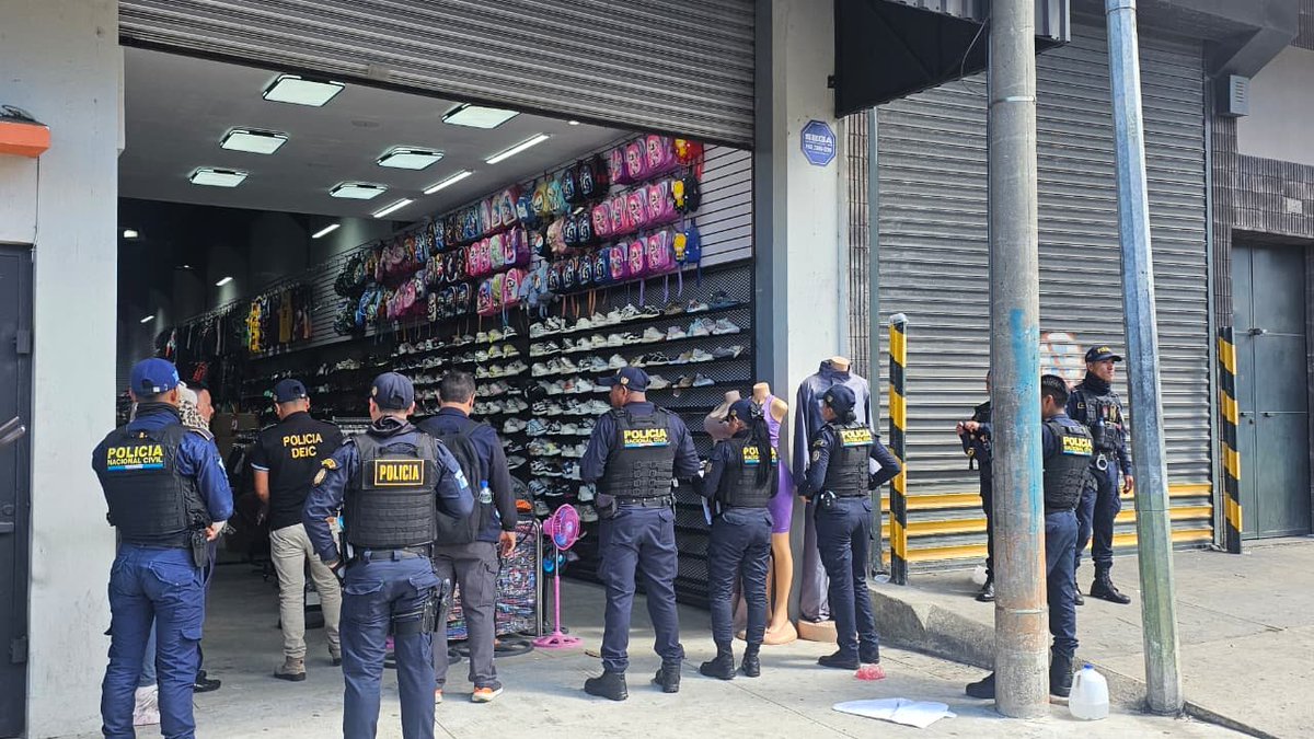 Actualización ✅

Como resultado de las diligencias efectuadas por la Fiscalía de Delitos contra la Propiedad Intelectual, se procedió al secuestro de 49 bultos que contenían un total de 16,420 gorras de distintos estilos, colores y diseños. 

La mercadería fue incautada con el