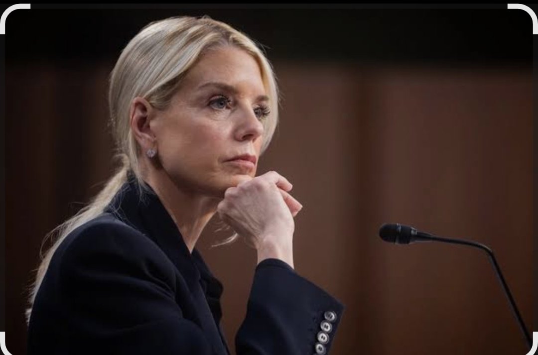 Es claro que Pam Bondi es solo un títere que obedece a sus amos. 
No soy profeta, pero intuyo que cuando sepamos todo (quizá en 100 años o más), va a ser la imagen de toda una enorme red de poder y depravación.