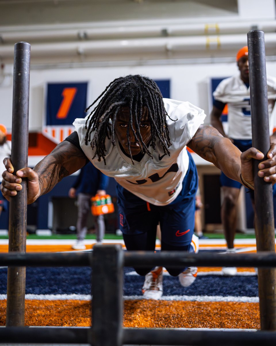 Illinois Football tweet media