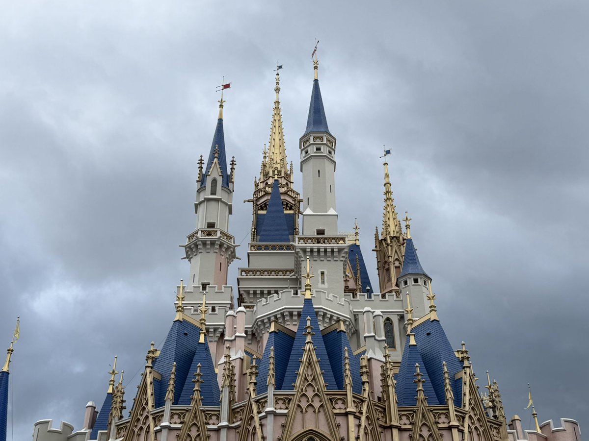 ericthomaschu's tweet photo. Current state of the #MagicKingdom Castle color re-imagination. 

#WaltDisneyWorld https://t.co/zM4XJy7yWh