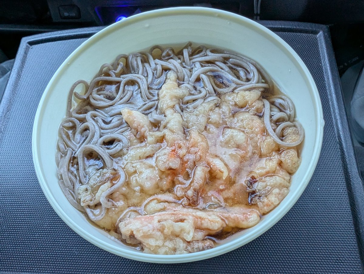 simor700's tweet image. 丸美屋自販機コーナーで天ぷらそば頂きます
今日は外れですね
でも補充頻度が多いので
麺の歯応え良し
ごちそうさまです