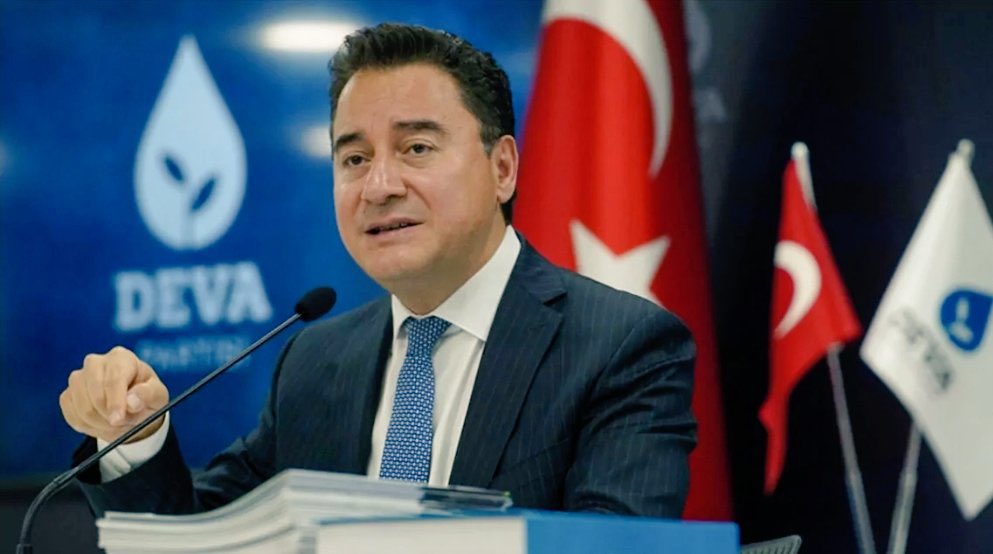 Deva Partisi lideri Ali Babacan: 

◾️Hazine verileri yayınlandı. Ocak ayında faize tam 454 milyar lira ödenmiş arkadaşlar. 

◾️Tam 454 milyar. Yani 10 milyar dolardan fazla. Sadece bir ayda. 

◾️Bir ayda ödenen gelmiş geçmiş en yüksek faiz rakamı bu. 

◾️Erdoğan, “Cumhuriyet