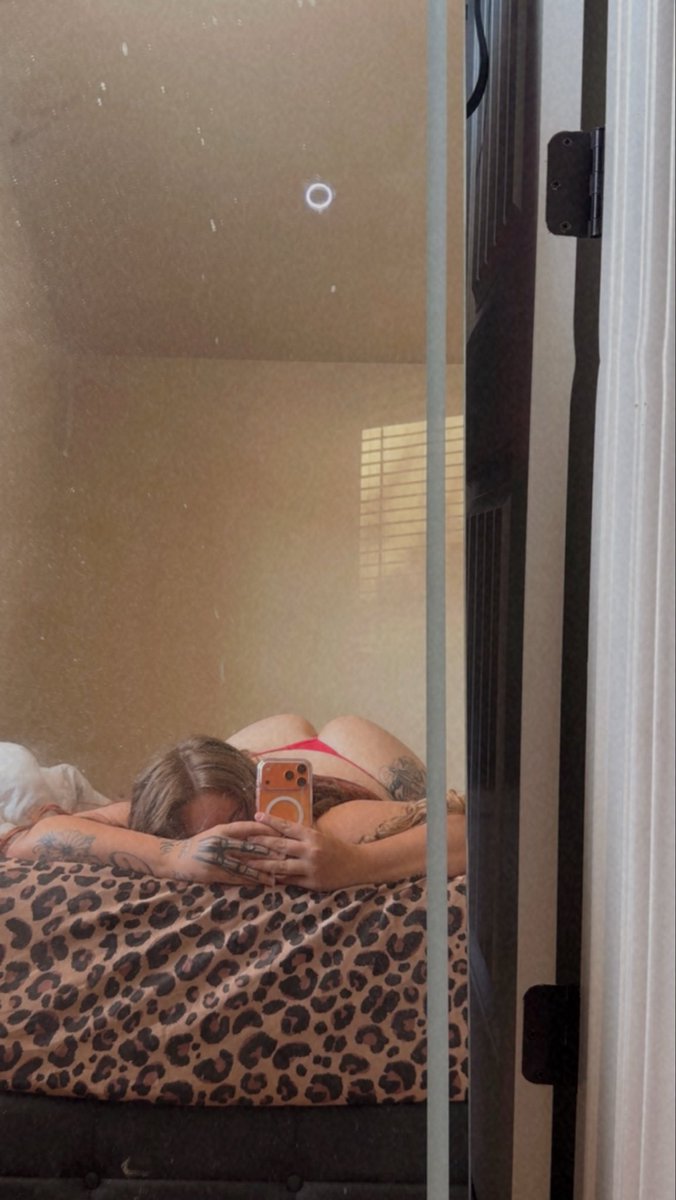 bigsnxww's tweet photo. cum luv me ;) https://t.co/DVAA7aPnhi