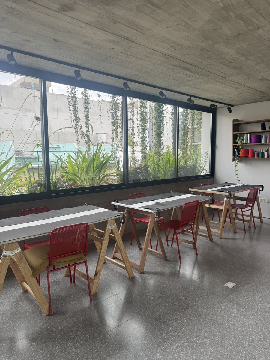 Tengo un taller en Saavedra, CABA y estoy en búsqueda de profes que quieran dar sus clases/talleres/workshops, alquilando el espacio El lugar es amplio, luminoso y súper equipado Si tenés ganas de traer tu propuesta escribime a hagoropita@gmail.com  Gracias y rt por favor