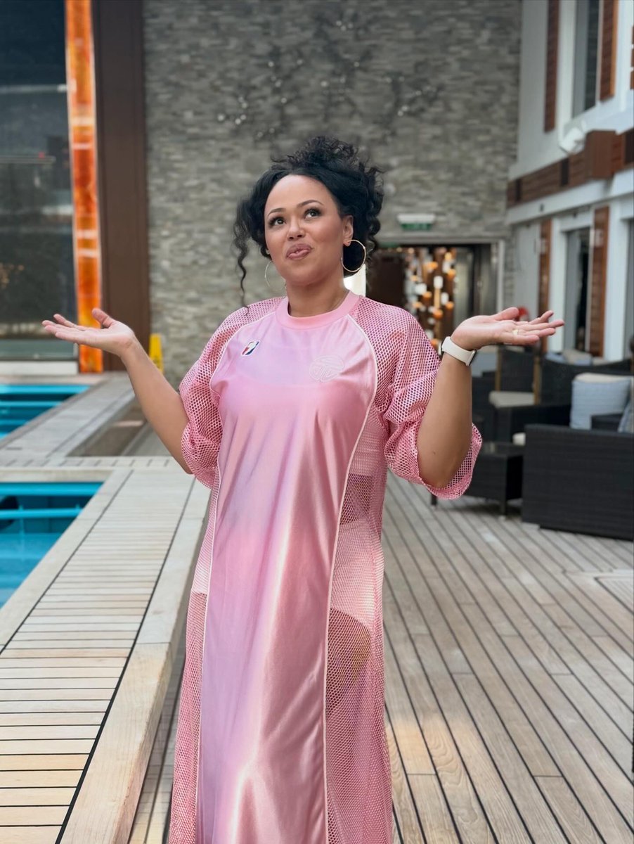 Ellie V ⚡️ tweet media