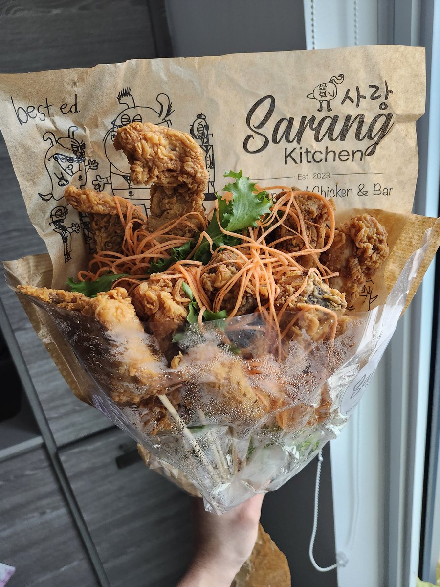 BBulbah's tweet photo. Bf got me korean chicken flowers, smells good and tastes good! 😋 https://t.co/E7NTbgAhWK