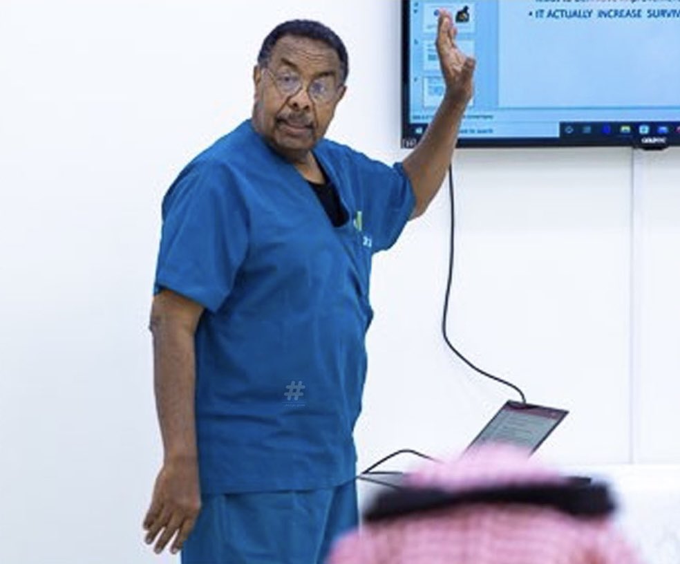 meshalshefaq's tweet photo. #عادل_محجوب كان من الناس اللي يشهد لهم الجميع بالخلق الطيب والسيرة الحسنة، رجل ترك أثر طيب في قلوب كل من عرفه أو تعالج عنده أمثاله ما ينذكرون إلا بالدعاء والكلام الطيب،لأنه عاش طيب وخلّى ذكره طيب
الله يجعل ما قدمه من خير وعلاج للناس في ميزان حسناته، ويصبر أهله ومحبيه https://t.co/a0KDRGQ3bS