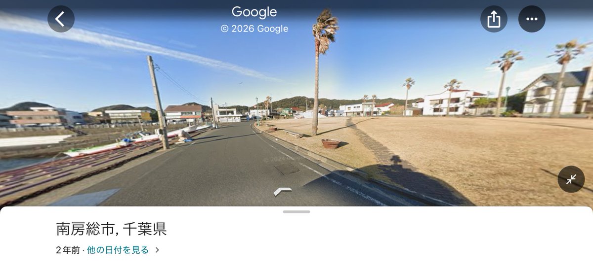 前にここでバイク止めて写真撮ってたらさ、 25Rにのったライダーが正面