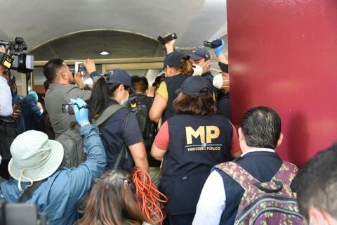 Como siempre el creador de casos del <a href="/MPguatemala/">MP de Guatemala</a> haciendo uso de su poder y creación de casos, realiza allanamientos en las elecciones del CANG, argumentando un “caso en reserva”, como lo ha realizado con casos sin fundamento ni razón, todo por apoyar al #PactoDeCorruptos ..