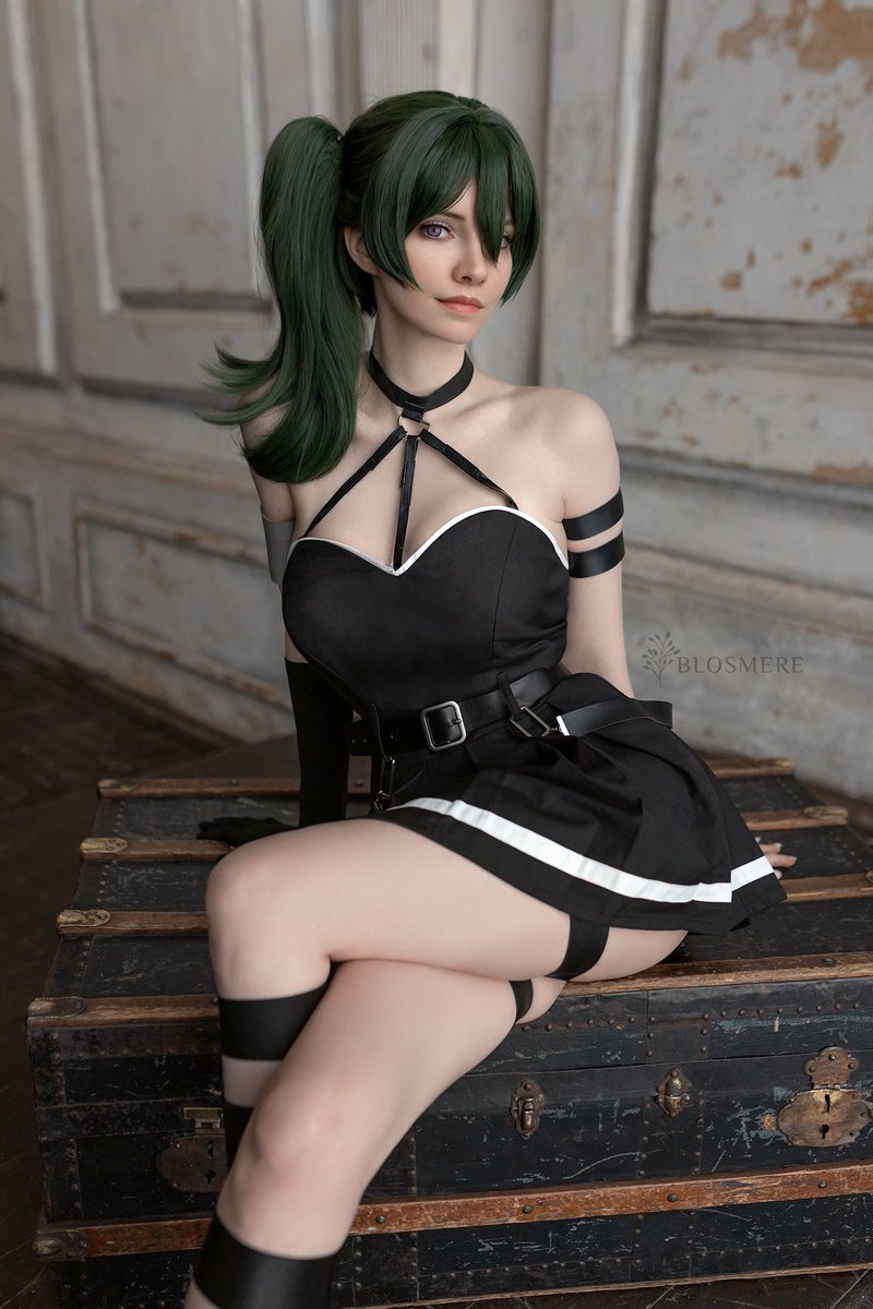 When you're a first-class mage and you decide for yourself how long your skirt will be 💪 This example:
-5 to exam stealth
+100 to retake protection
#frieren #frierencosplay #FrierenBeyondJurneysEnd #cosplay