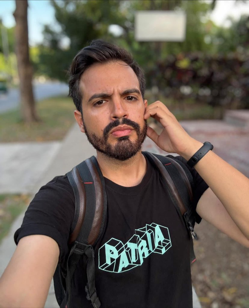 ElNecio_Cuba's tweet image. YO SOY DE CUBA 🇨🇺 Lo voy a decir así de claro. Hoy veo que el mundo entero se está movilizando por esta pequeña isla y se me parte el alma. Es una cosa impresionante. Están preparándose ayudas y manifestaciones en todas partes, incluso en EEUU. Pero no solo eso. AHORA MISMO hay