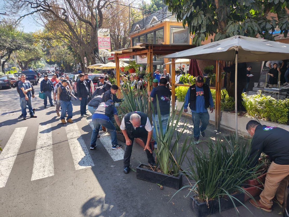 #Comunicado
Recupera alcaldía Benito Juárez espacio público con retiro de pérgolas en colonia Actipan y Del Valle Sur en favor de los vecinos: alcalde Luis Mendoza.
🔗 bit.ly/4kunnQ0