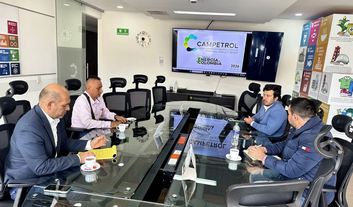 GobMeta's tweet photo. En un espacio de trabajo conjunto entre la Cámara Colombiana de Petróleo, Gas y Energía – Campetrol, dialogamos con los actores de hidrocarburos del departamento, sobre el panorama actual del sector y avanzamos en la construcción de una ruta de trabajo articulada para el 2026. https://t.co/cvO2PQfNZd