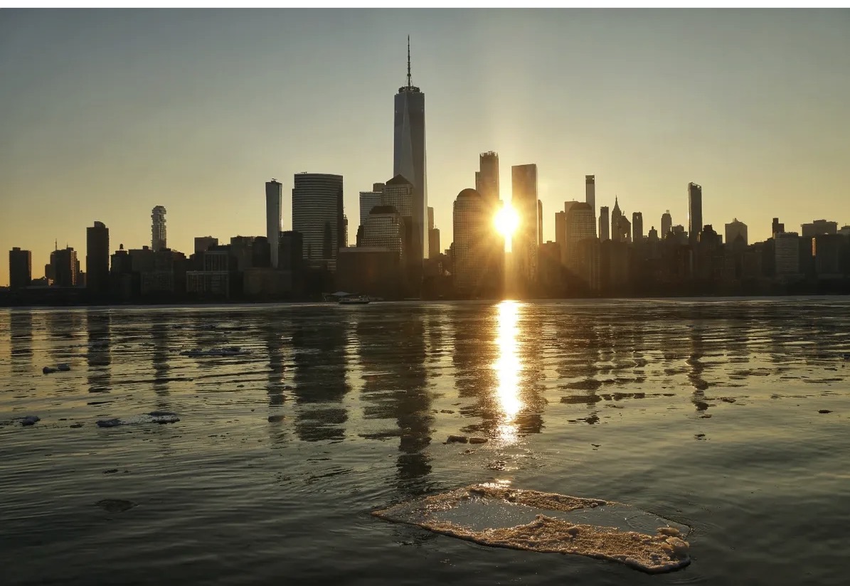 BienRealty's tweet photo. Manhattan signals:

Tech leasing surged in January.
$10M+ market just had its hottest week in over a year.
Confidence is returning.

Sellers don’t need to take losses.
Selective ≠ distressed.

📸 @garyhershorn
#NYCRealEstate https://t.co/pY7nbe5ZXa