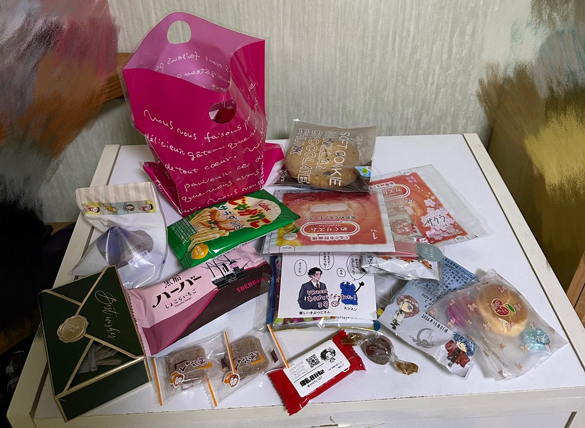 イベントでは私にまでたっくさん差し入れいただいちゃってありがとうございます！(乱雑に置いてしまい申し訳ございません💦)
大事にいただいております(๑´ڡ`๑)