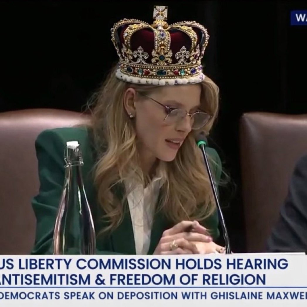 realCarola2Hope's tweet image. Catholic Queen.