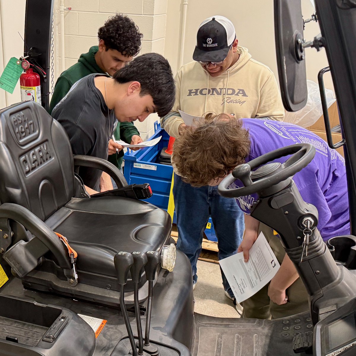 tstcwaco's tweet image. Seniors from GWAMA earned their OSHA-standard forklift certifications on Thursday, Feb. 12, at The WorkSITE! Thanks to the @WacoChamber for sponsoring this training. 

Details: worksite.org

#TSTCproud ##forklift #WacoISD #workforcetraining