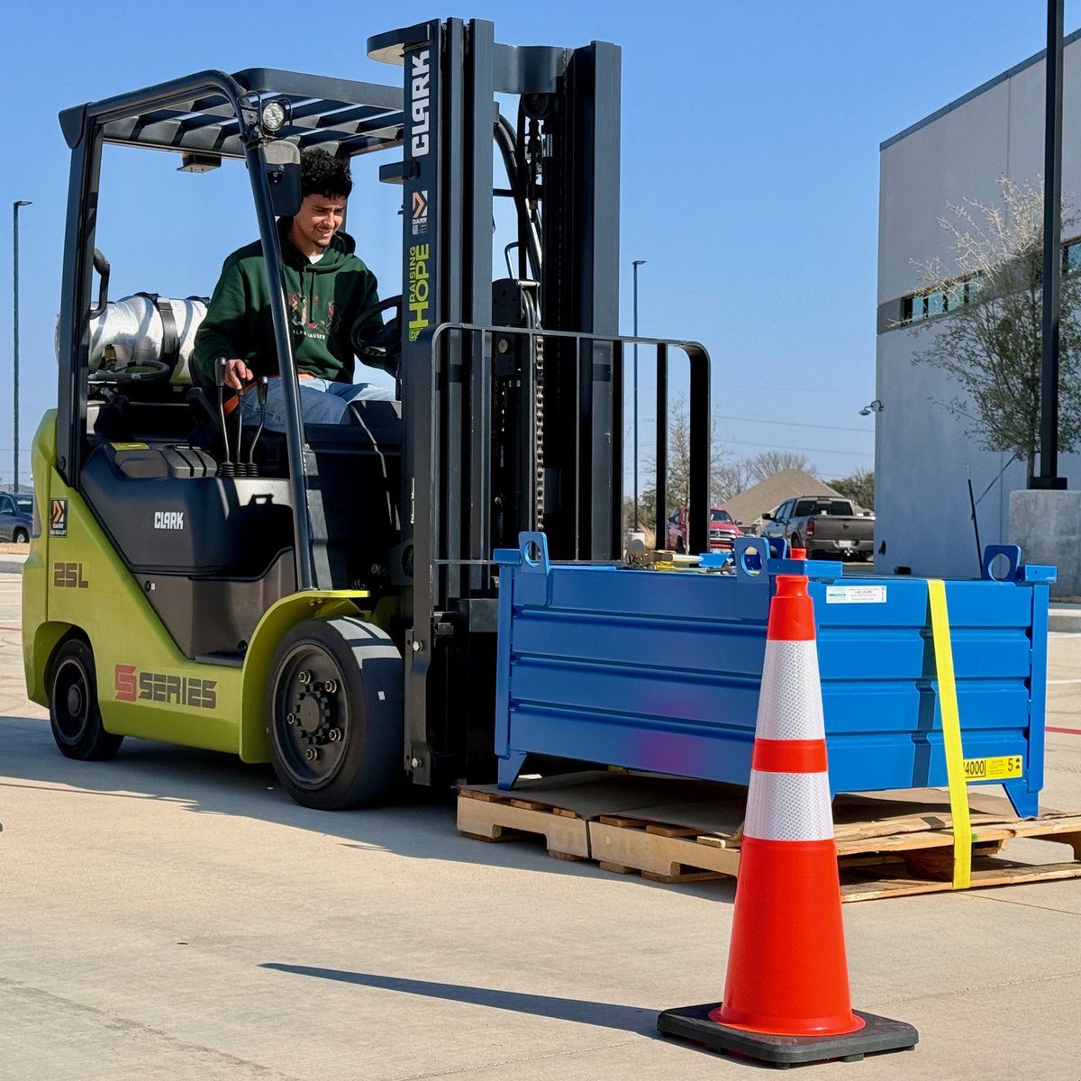 tstcwaco's tweet image. Seniors from GWAMA earned their OSHA-standard forklift certifications on Thursday, Feb. 12, at The WorkSITE! Thanks to the @WacoChamber for sponsoring this training. 

Details: worksite.org

#TSTCproud ##forklift #WacoISD #workforcetraining
