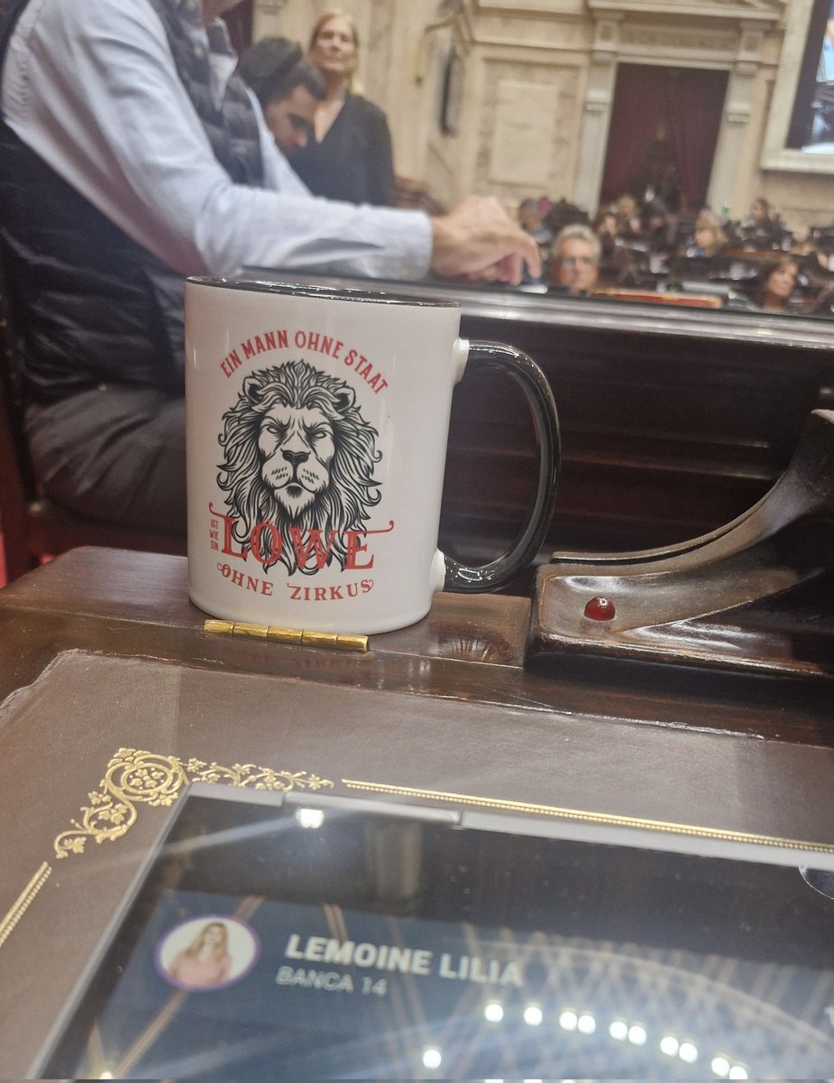 lilialemoine's tweet photo. Un hombre sin Estado es un león afuera del circo. https://t.co/bObp5lPSmB